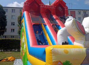Dmuchańce w ogrodzie przedszkolnym