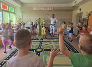 Spotkanie z instruktorem karate w grupie Pszczółek