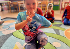 Dziewczynka w przebraniu Sticha