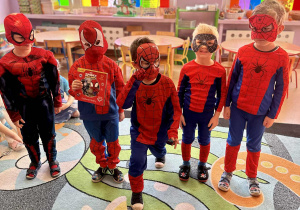 Pięć Spidermanów :)