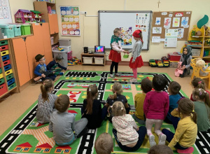 Czerwony Kapturek w wykonaniu Promyczków