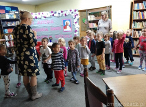 Pszczółki na zajęciach bibliotecznych w SP nr 2