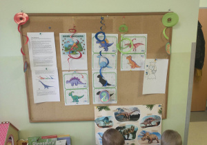 zdjęcie przedstawiające tablicę tematyczną pt. "Dzień Dinozaura"