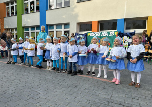 Dzieci z grupy Delfinków występują z piosenką "Jestem sobie przedszkolaczek"