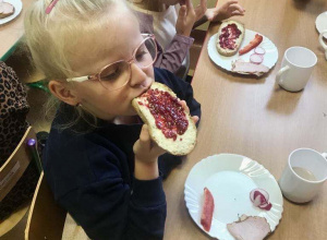 Jagódki degustują kolejne domowe przetwory