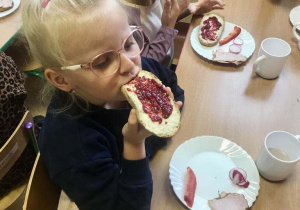 Jagódki degustują kolejne domowe przetwory