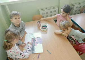 Pszczółki tworzą pocztówki z Ozorkowa