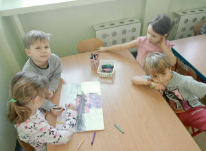 Pszczółki tworzą pocztówki z Ozorkowa