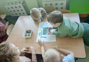 Pszczółki tworzą pocztówki z Ozorkowa