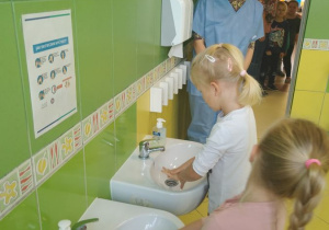 Znamy zasady mycia rąk